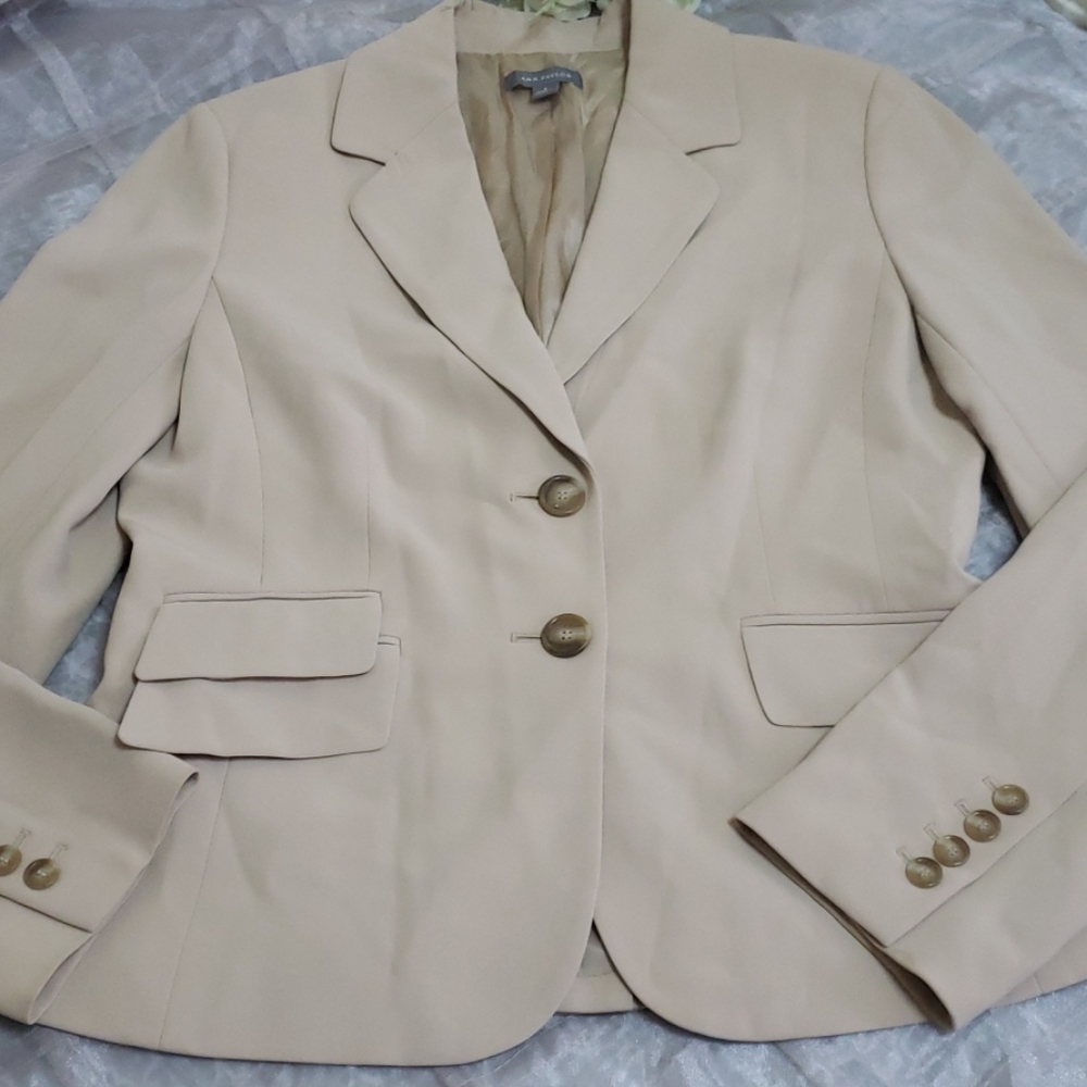 ANN TAYLOR BEIGE 2 BUTTONS BLAZER SIZE 6